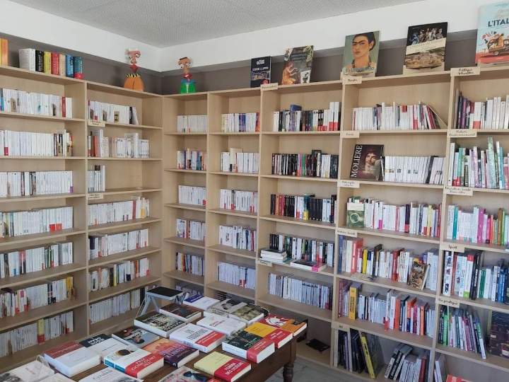  Vendeur de livres Latronquière